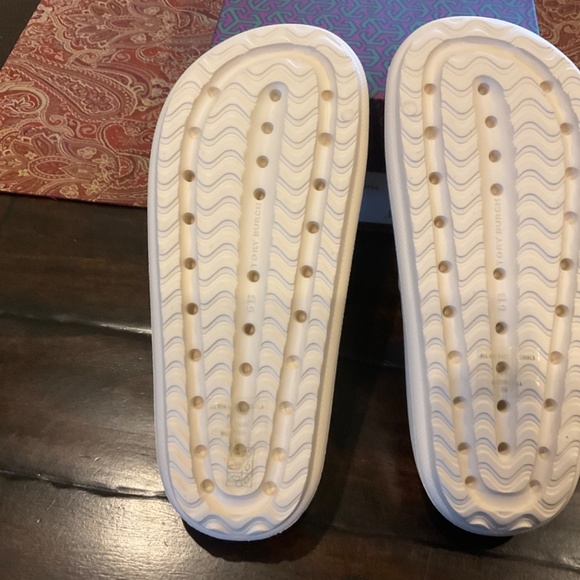 tory burch shower slide-eva sandals in French pearl size6, BNIB,MSRP$158 - Picture 4 of 4